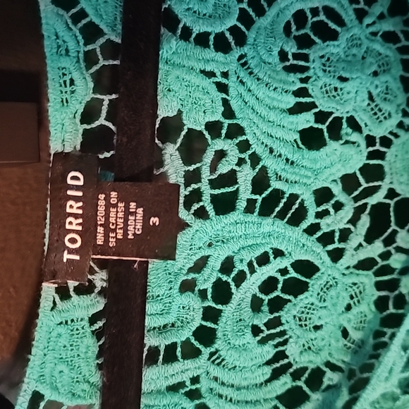 Torrid Aqua Lace Crop Top size 3X - Picture 2 of 3